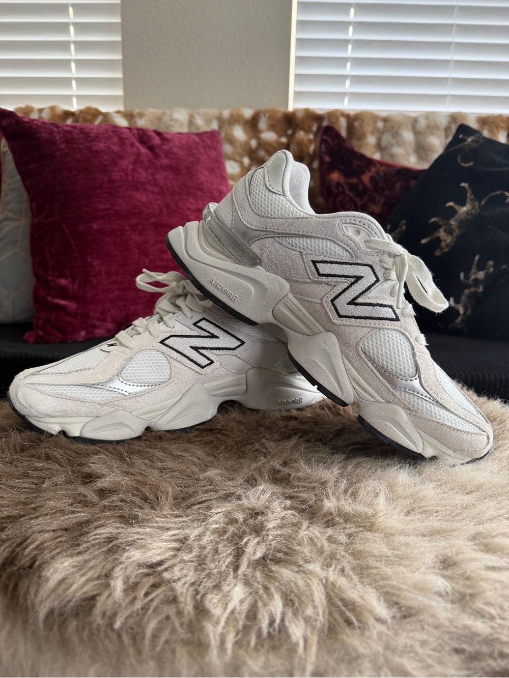 Brand New Women’s New Balance 9060 White Black Metallic Silver Size 8.5